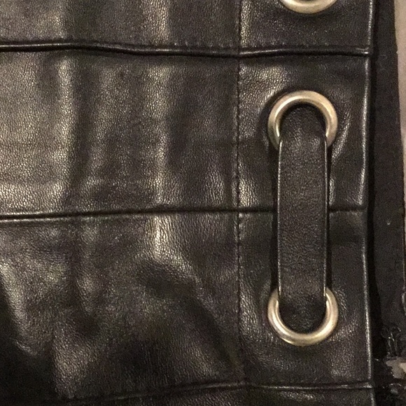 Black pleated leather mini skirt - Picture 4 of 4